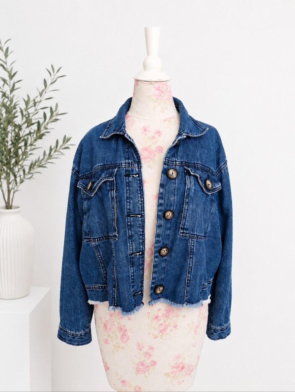 New Look Denim Jacket Womens L Cropped Blue Jean Buttons Casual Lightweight - Picture 2 of 8